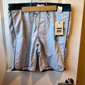 NWT Billabong blue striped boardshorts - size 32